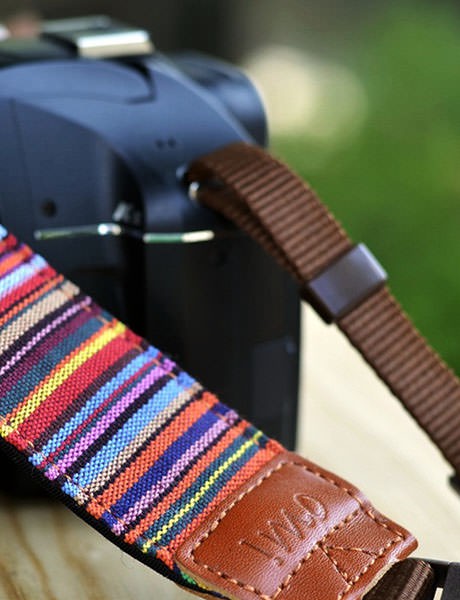 Gestreifter-Kamera-Trageriemen-Red-Viallage-bunt